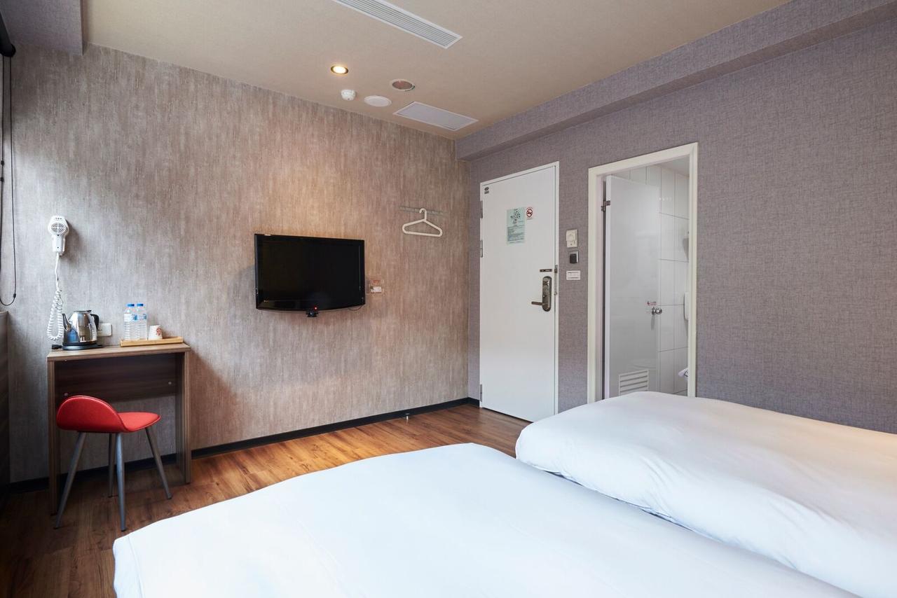 Tomorrow Hotel Тайпей Екстериор снимка