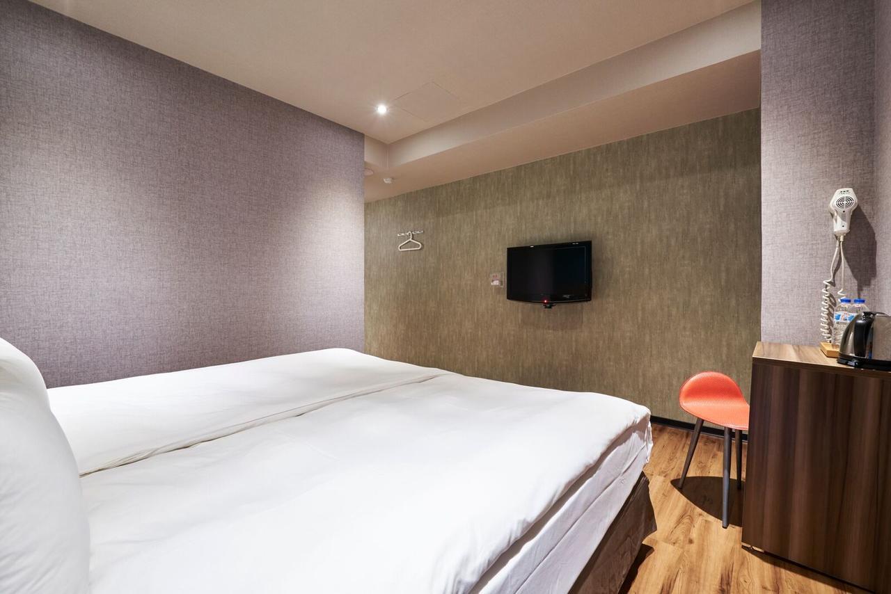 Tomorrow Hotel Тайпей Екстериор снимка
