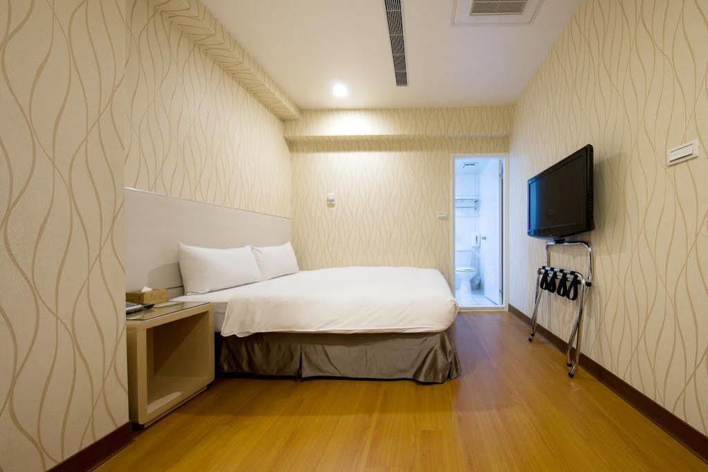 Tomorrow Hotel Тайпей Екстериор снимка